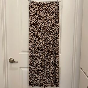 Soft, stretchy leopard print pants 👖